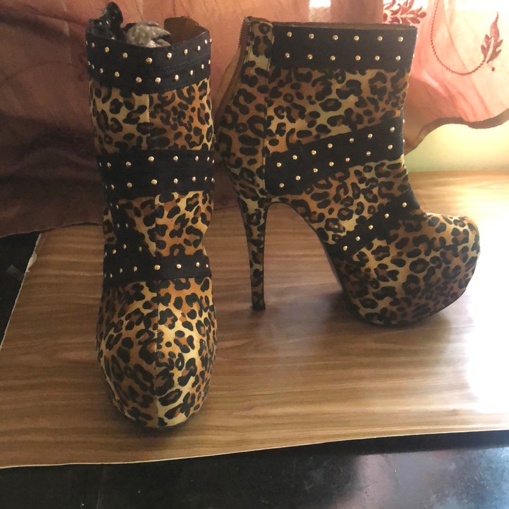 Leopard print heeled booties